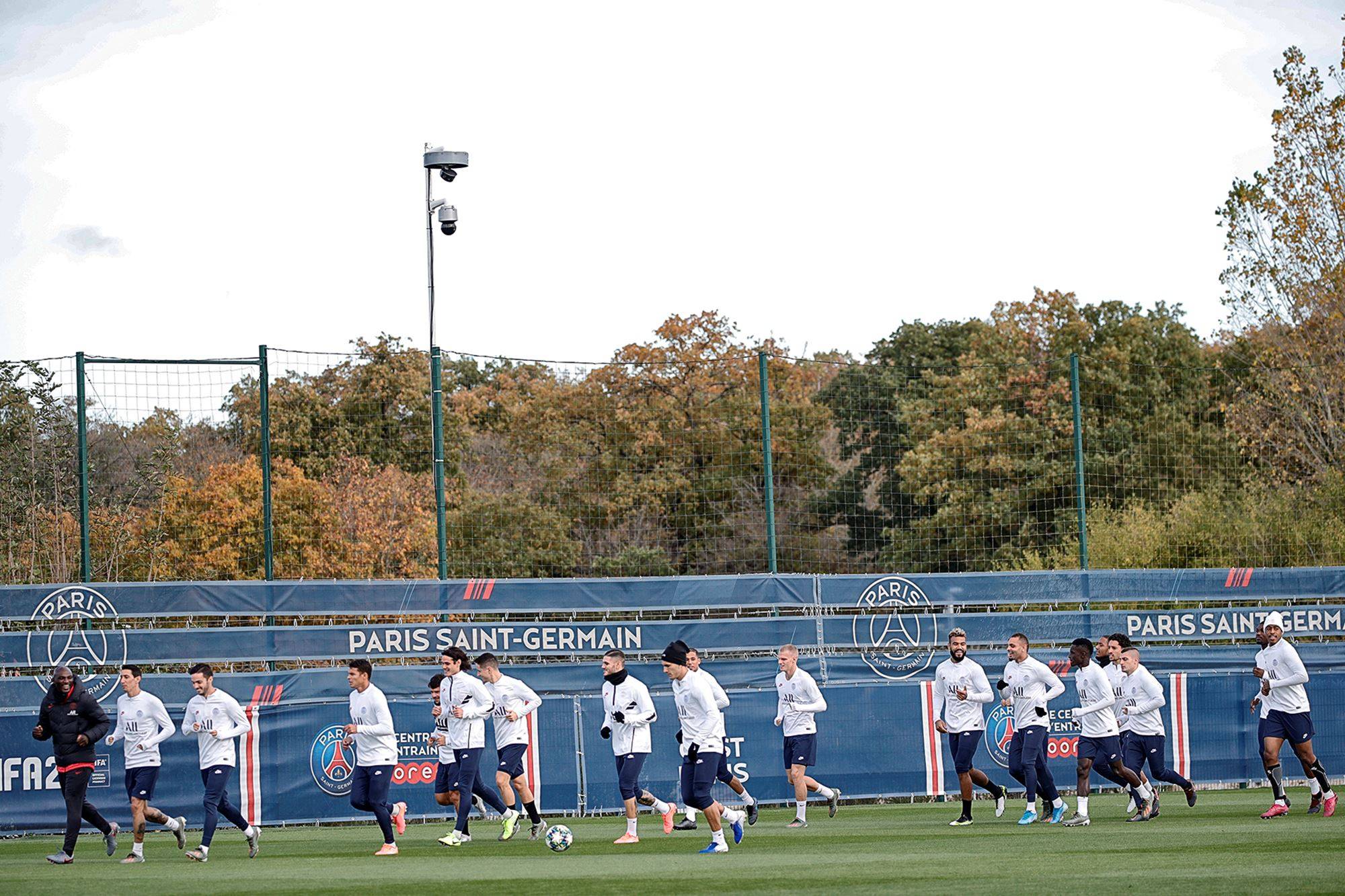 亨利大闹伯纳乌,梅西大闹伯纳乌原声