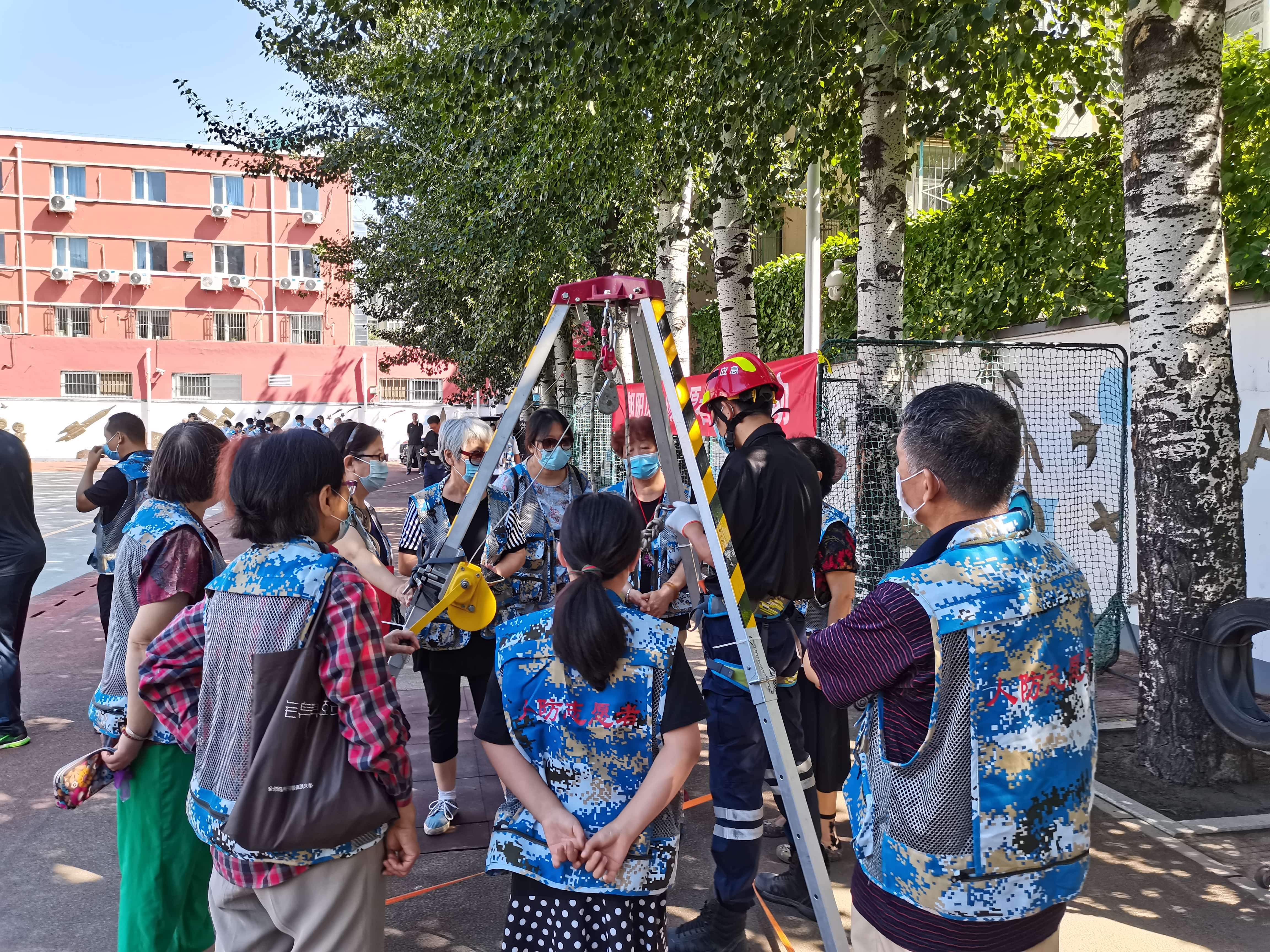 蓝夫执行北京朝阳区人防办与团结湖街道人防志愿者授旗活动