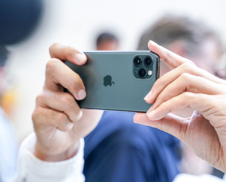 小米手机都用上亿像素了,为什么拍照还是没1200W像素的苹果舒服