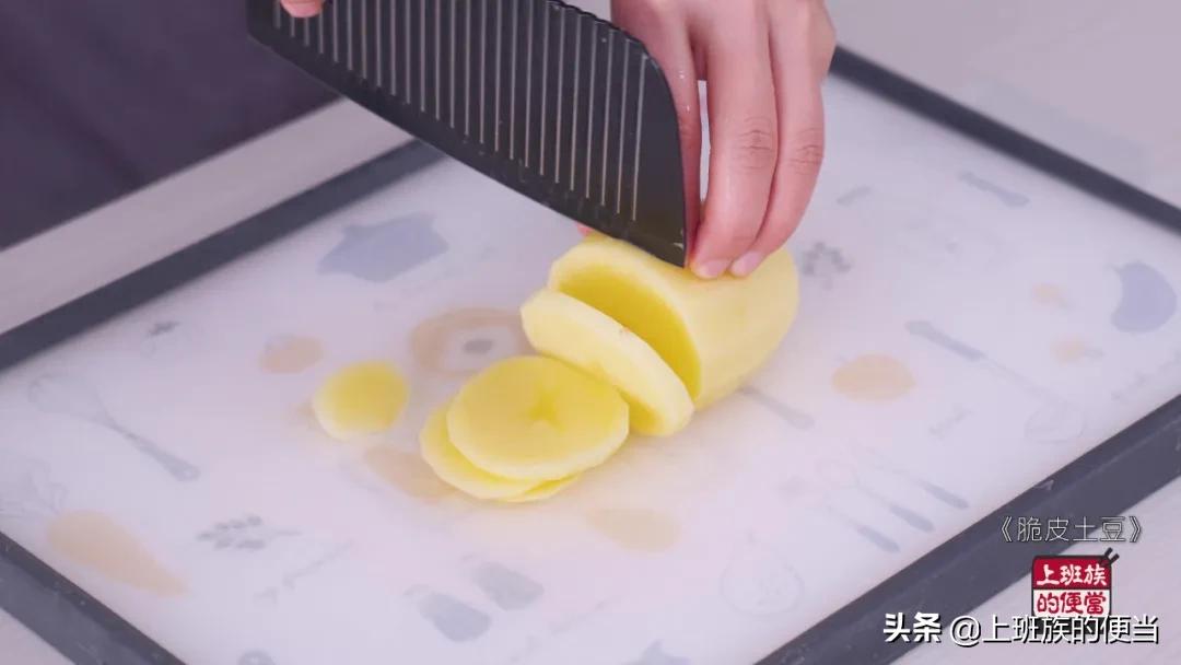 酥脆炸土豆小吃,炸土豆想要外酥里嫩