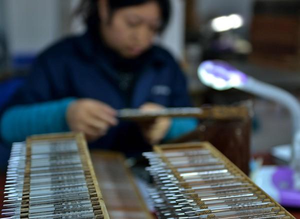 真是隔行如隔山,水银体温计生产过程原来如此,为啥现在很少见了