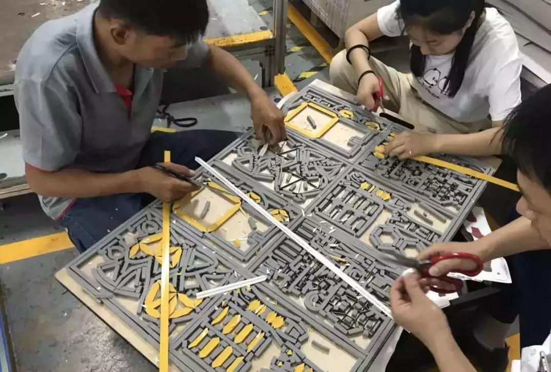 把纸片玩“活”了！能后空翻还会咬人，日本纸艺大师震撼之作