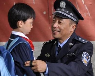 孙海英42岁娶3婚妻子吕丽萍，带继子如亲儿子，今64岁生活很幸福