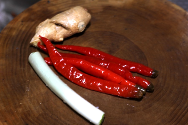 鲤鱼家常做法川菜干烧,家常鲤鱼清淡做法