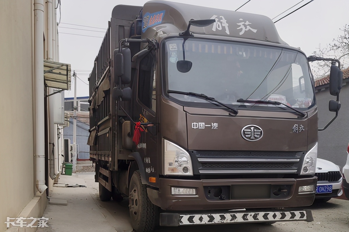 解放轻卡虎vh首保一般多少公里,解放虎vh高速跑多少最省油