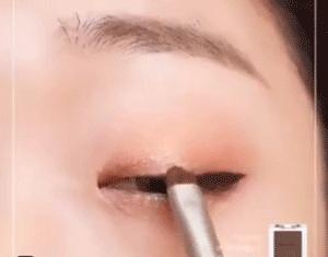 为什么挑不好眼影的女人，也挑不好男人？