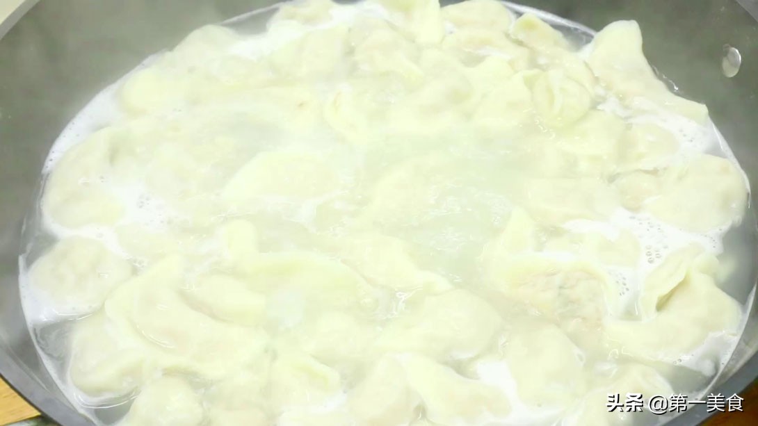 饺子要冷水煮还是热水煮的好,饺子盖着盖煮好还是不盖盖子煮好