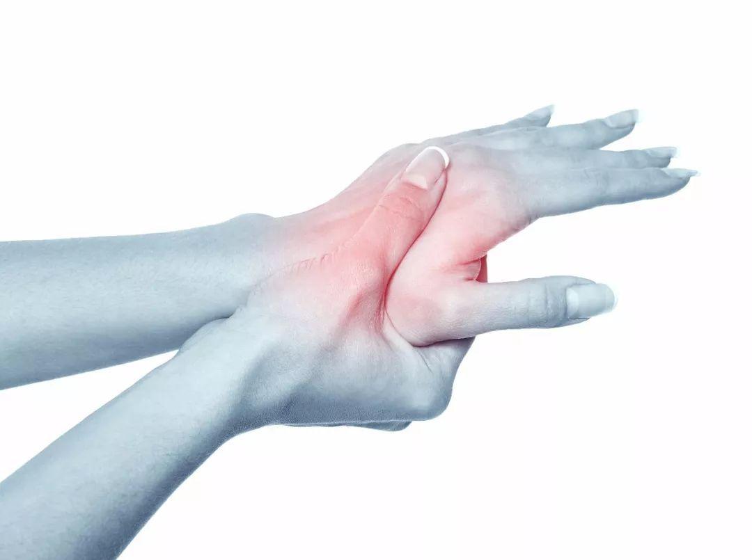 脓性指头炎的患者，指尖发痛发热，并无遗传性，早发现早就医