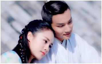 他爱上了自己的亲妹妹，不敢又不能，最后却爱得轰轰烈烈