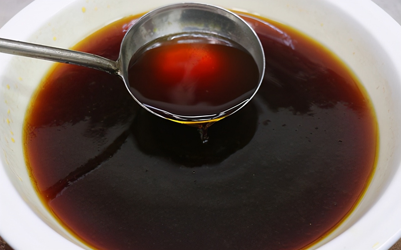 怎么用冰糖炒糖色不炸锅,红烧肉炒糖色怎么不炸锅