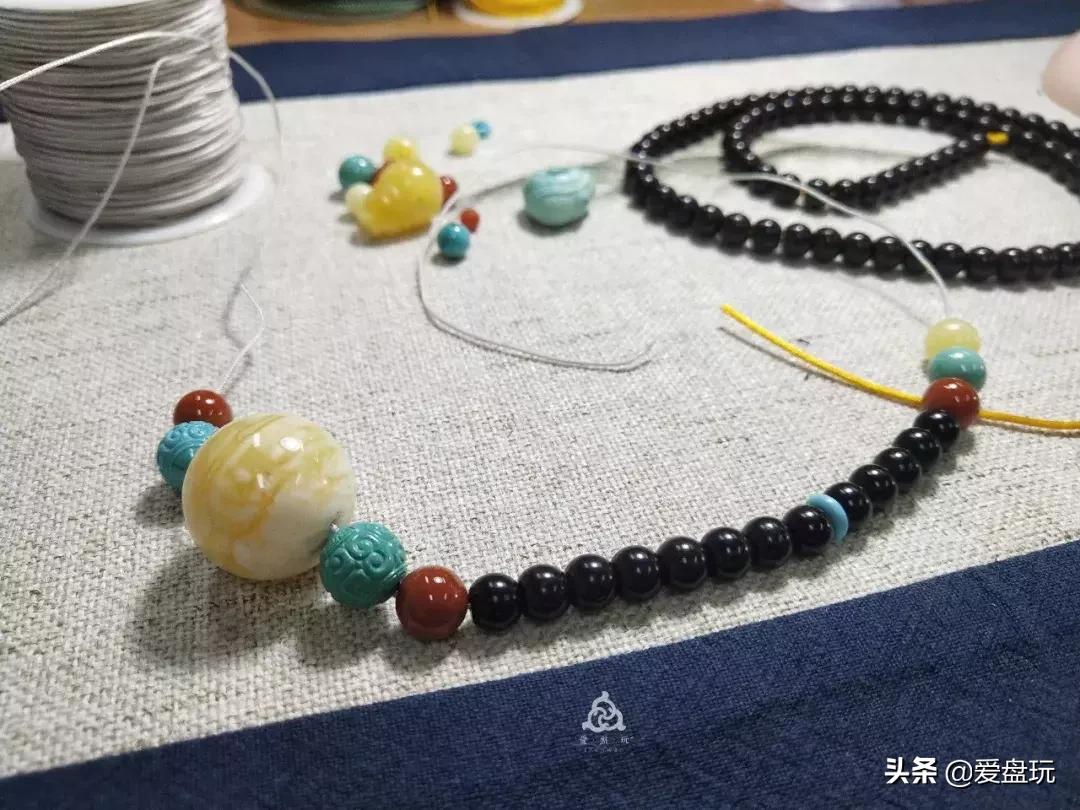 南红锁骨链如何搭配,锁骨链上怎么搭配珠子好看