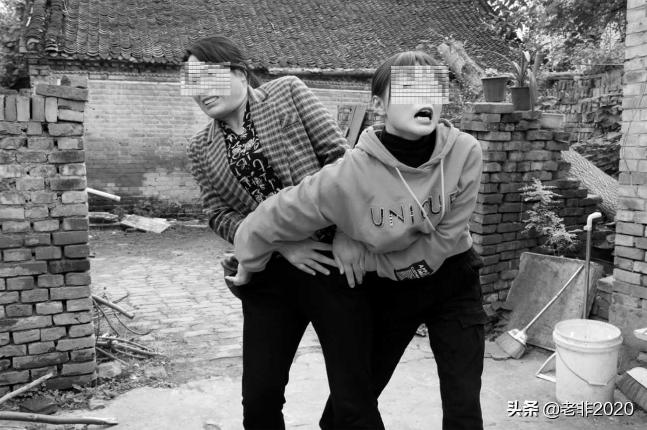 农村婆媳一起换尿不湿,当农村媳妇遇到城市婆婆电视剧