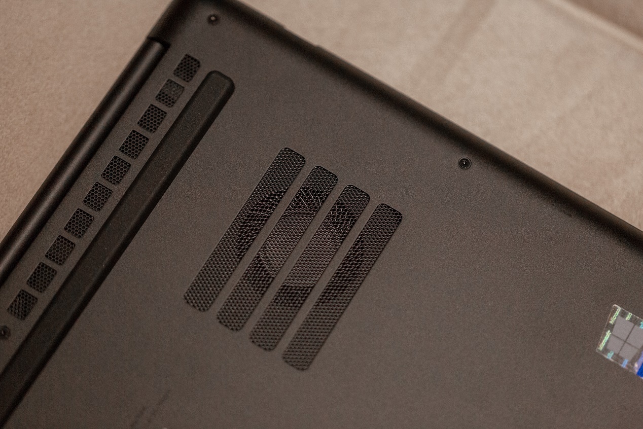 雷蛇灵刃17值不值得入手,雷蛇灵刃17可以当工作站