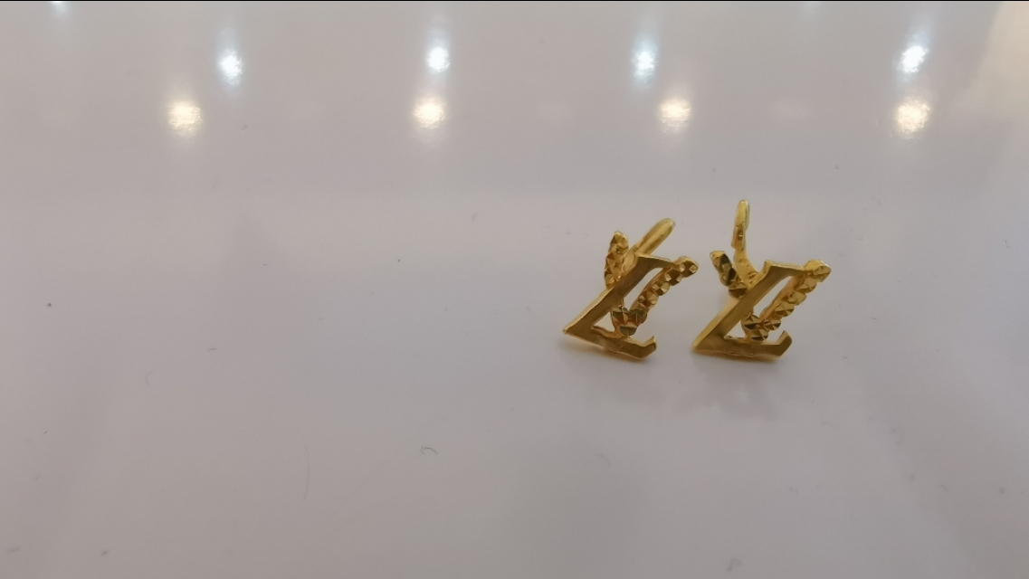 纯金耳钉弯钩断了可以修吗,黄金弯钩耳钉断了能焊接上吗