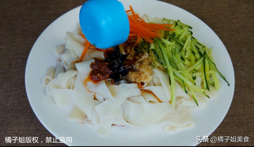 凉面的面条怎么煮商业做法,凉面用的面条最正宗的做法