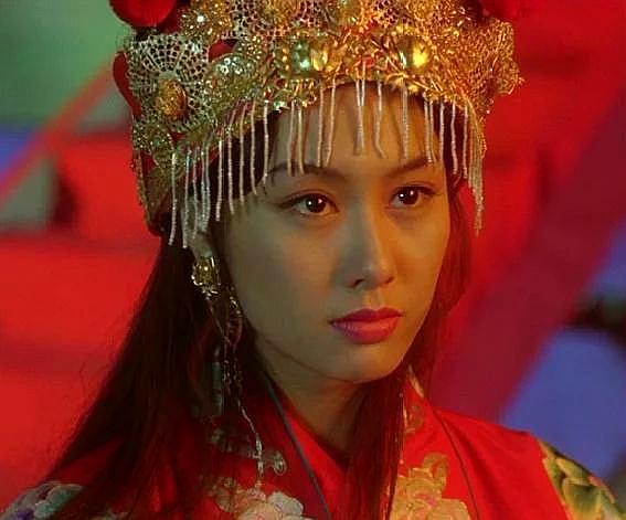 凤冠霞帔是中国传统吗,凤冠霞帔流行几年了