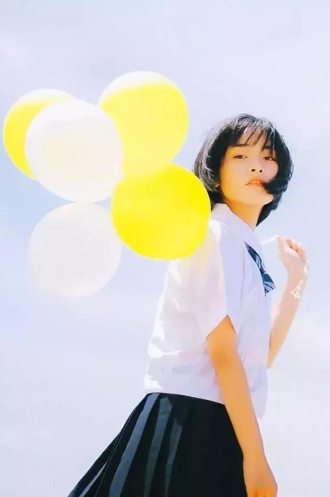 这篇春晚穿搭主要是来回(应)馈(付)社(老)会(板)的!