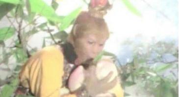 西游记为什么孙悟空吃桃只吃一口,西游记孙悟空为什么偷吃蟠桃