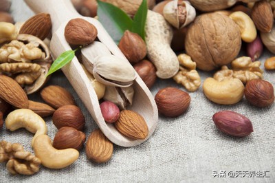 晚上睡觉不停地做梦?营养师:及时补充4种维生素,或有好转