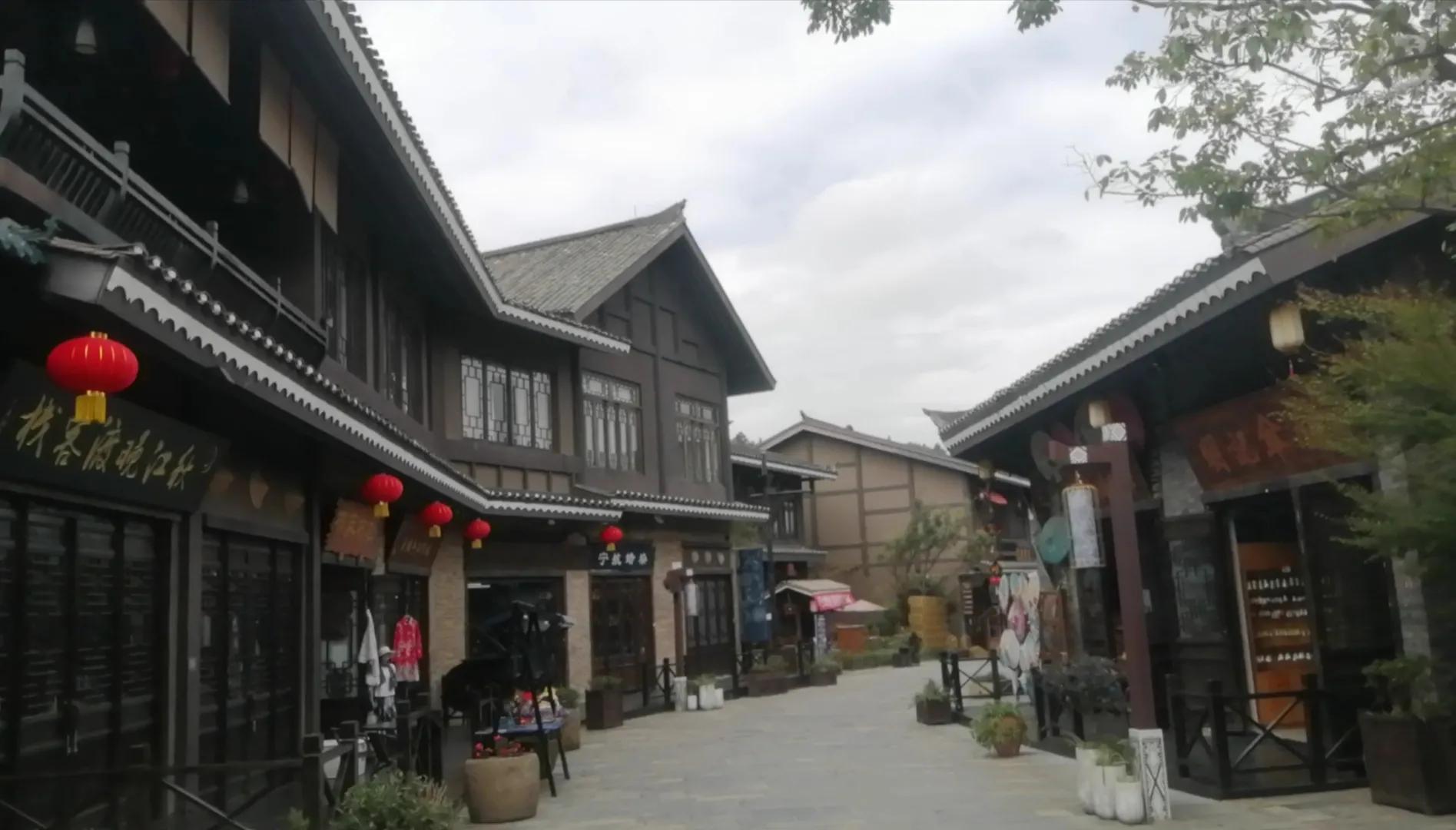 丹寨县万达小镇特色,丹寨万达小镇国家休闲街区