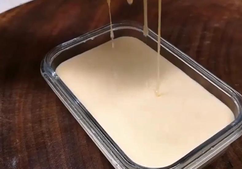 不用烤箱不用电饭煲做的酸奶蛋糕,电饭煲怎么做酸奶蛋糕简单又好吃