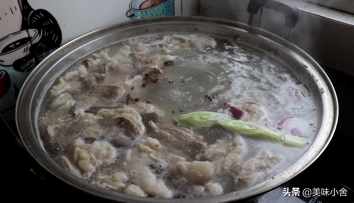 炖羊肉汤切记不要直接炖诀窍,炖羊肉汤切莫直接炖