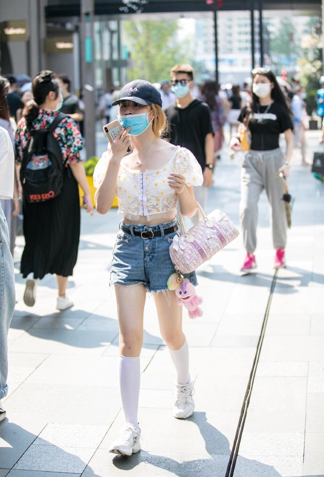 露脐装女生,露脐装马甲线女生