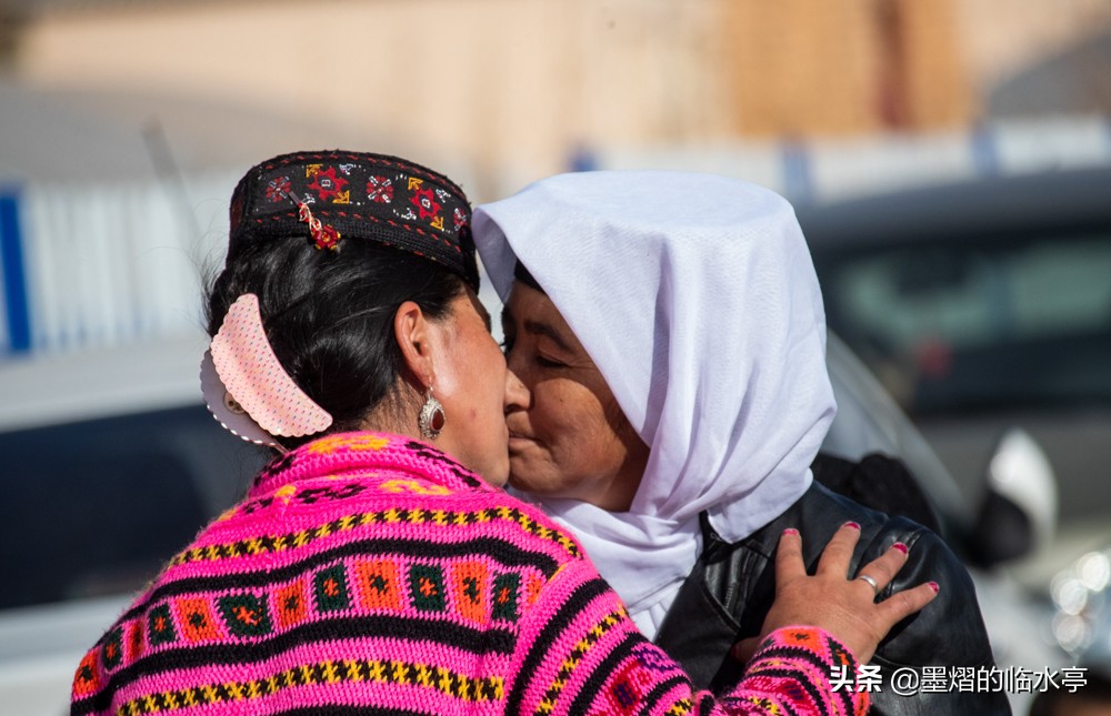 塔吉克斯坦有亲吻礼吗,塔吉克族亲吻真实感受