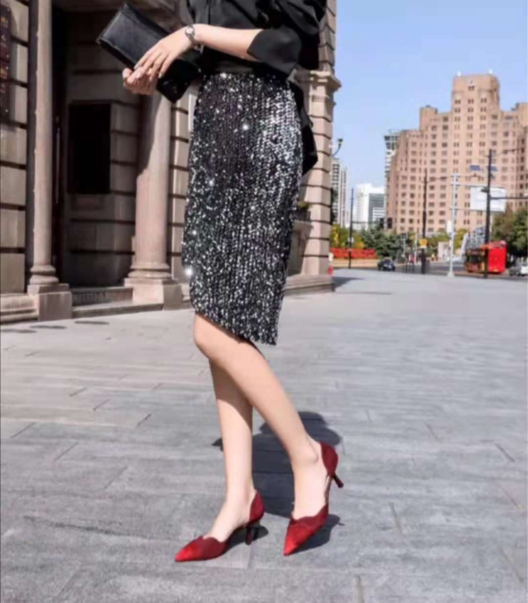 高帮红色高跟鞋搭配啥衣服,红色旗袍配什么颜色高跟鞋