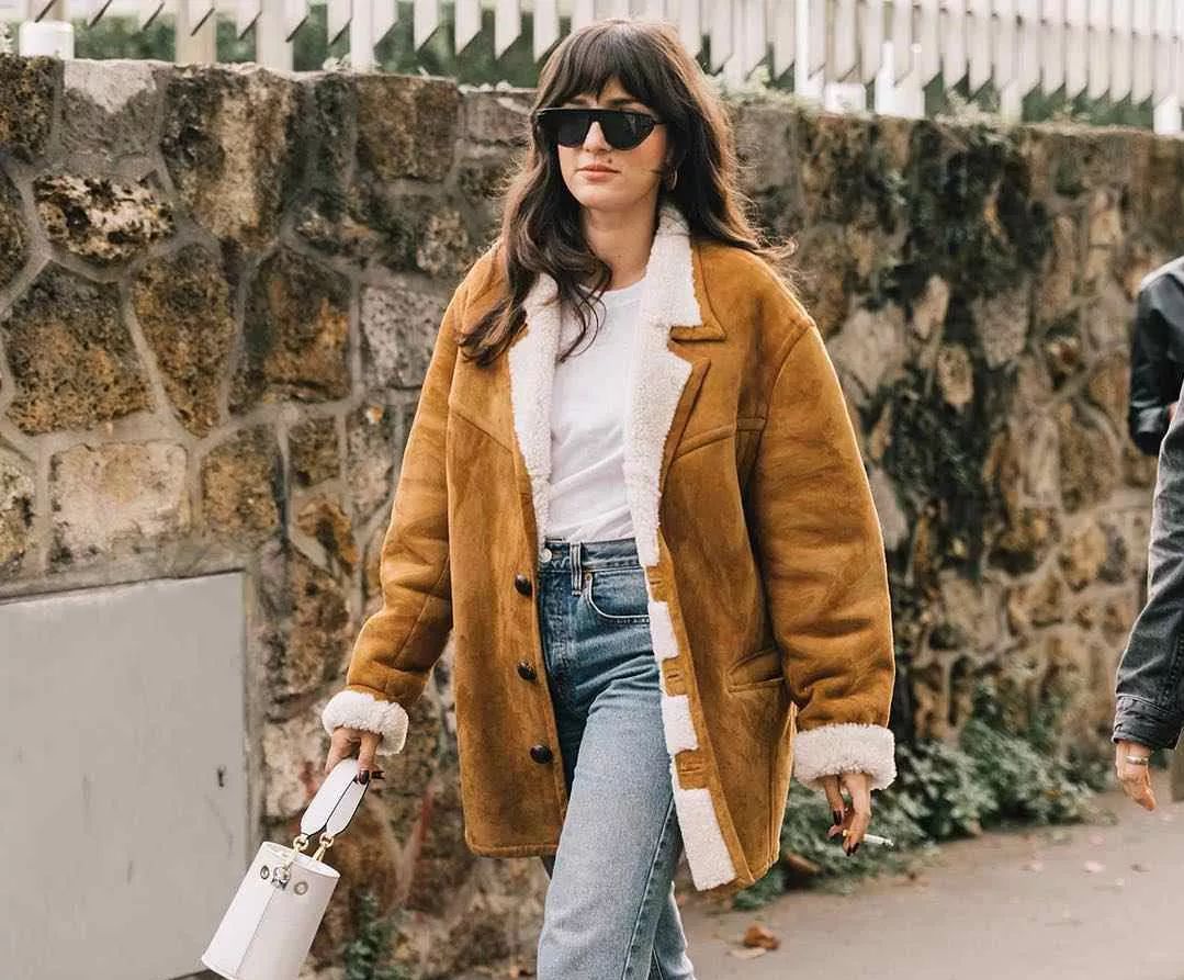 秋天换季内搭怎么选？选对一款白色打底衫，轻松承包多款造型