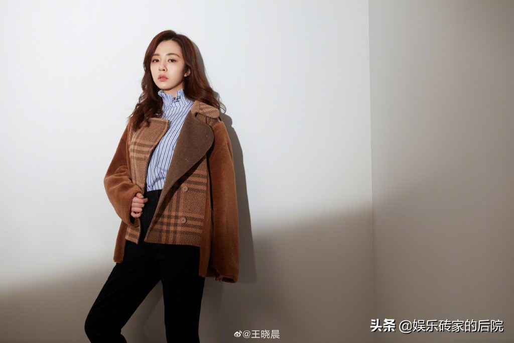 30岁李沁青春洋溢,王晓晨李沁