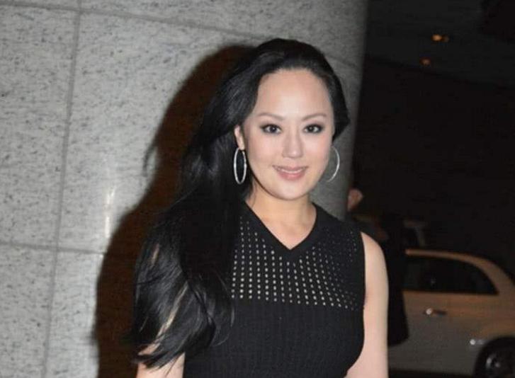 败光2位富豪家产，却遭*夫情**打到住院，被称港版失落园