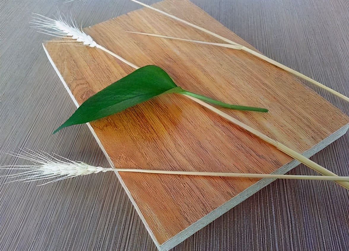 家具板材怎么选比较环保,家具松木板好还是刨花板好