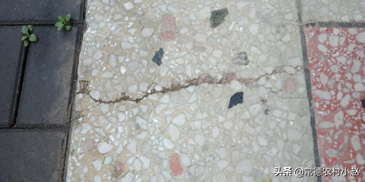 专业水磨石地坪裂缝修补翻新抛光,水磨石地板出现裂缝