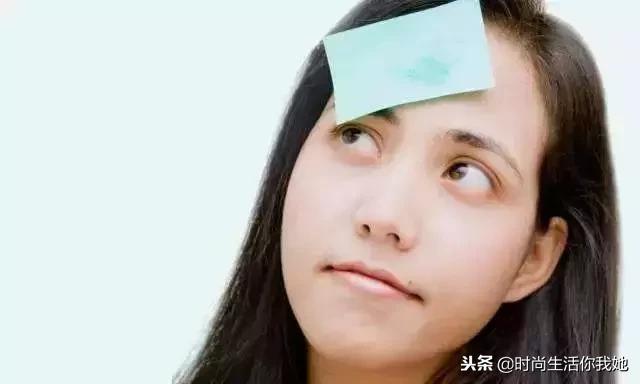 干皮爱出油是什么皮肤,脸上出油而且好多死皮