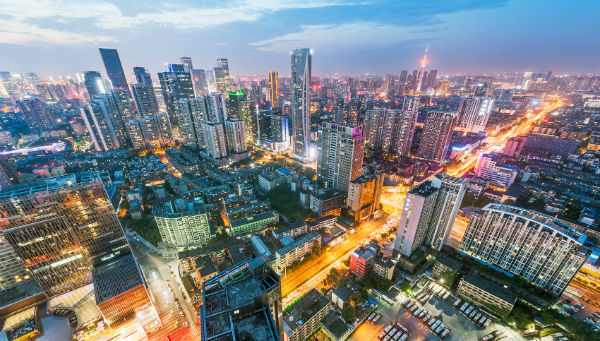 10万元就能买套房，你敢接盘吗？15个公厕中有14个都住了人，商住楼如厕成难题｜幸福大事记