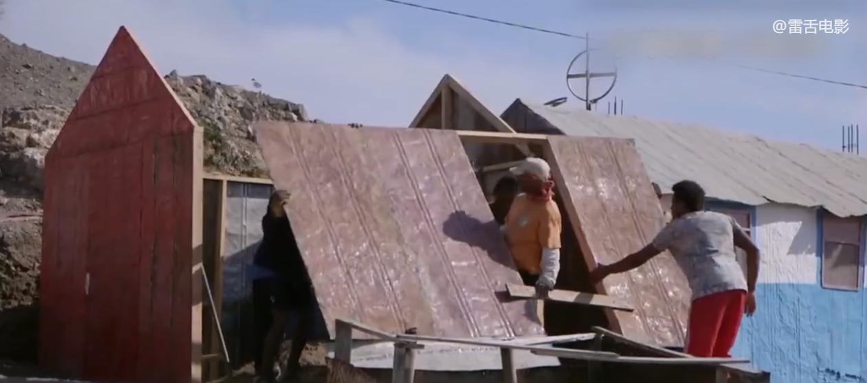 非洲小伙用铁桶建房子,只需要150块,就能拥有一室一厅!纪录片