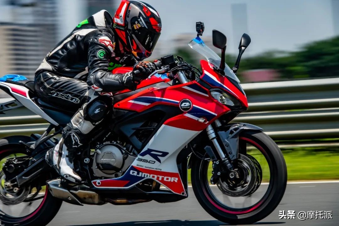 QJMOTOR赛350正式上市，28999元的全新双缸跑车入列