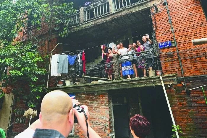 成都同根生,成都北门对比南门