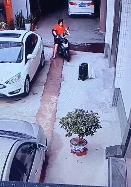 老婆在网上买了件衣服,老婆买了条裙子