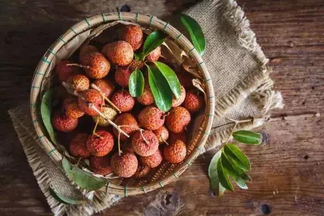 孕妇吃荔枝会引起宫缩吗,孕妇吃荔枝会滑胎吗