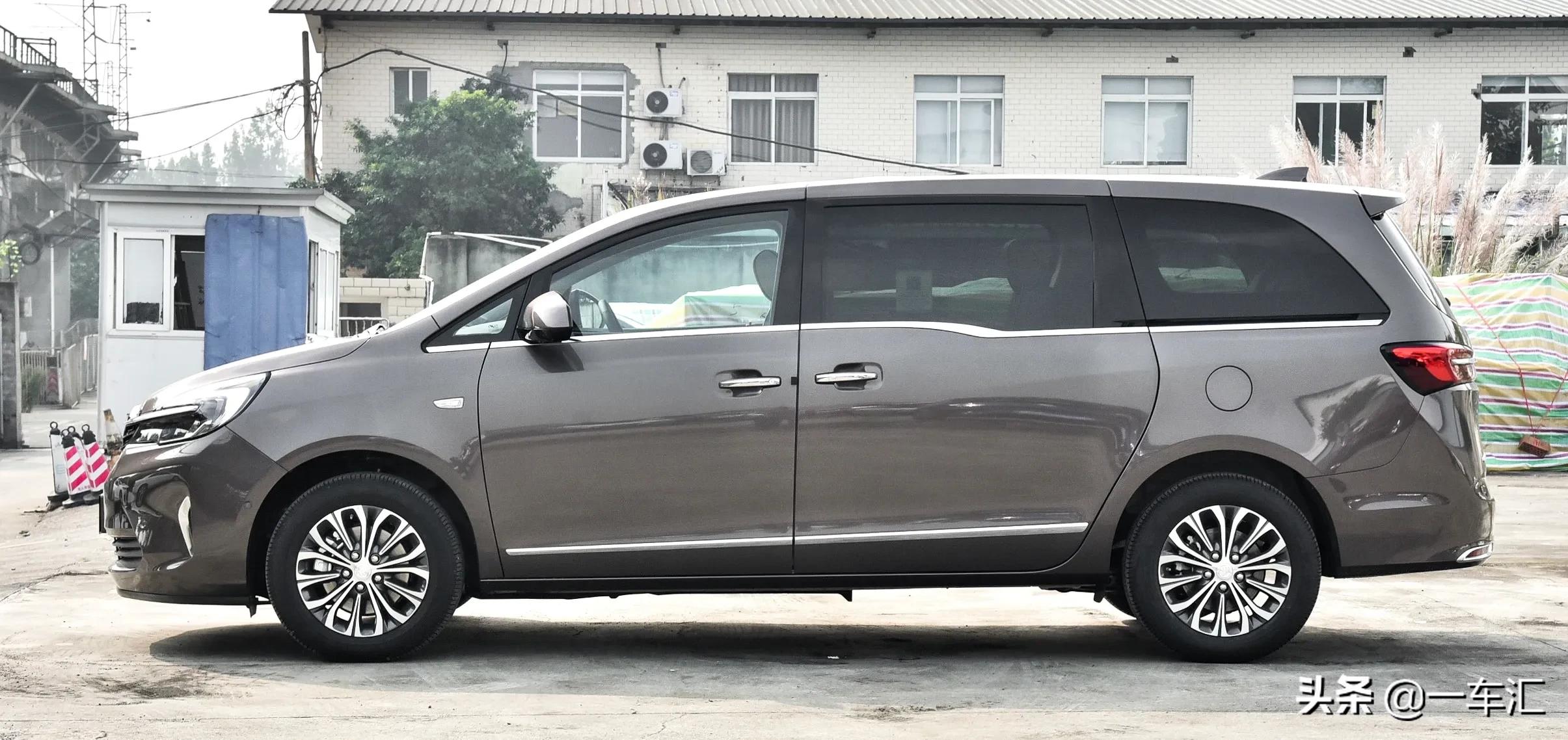 别克gl8陆上公务舱低配测评,别克新款gl8陆上公务舱值得买吗