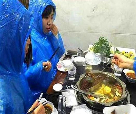 吃火锅羽绒服一身味如何解决,冬天吃火锅有异味怎么办