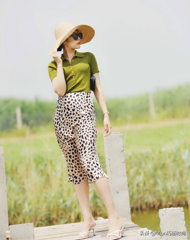 微胖女孩该穿什么样的衣服才好看,微胖女生穿什么风格的衣服最好看