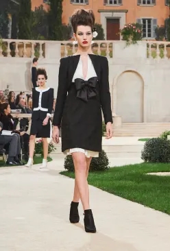 chanel香奈儿1995年时装秀,chanel香奈儿2015高级时装秀