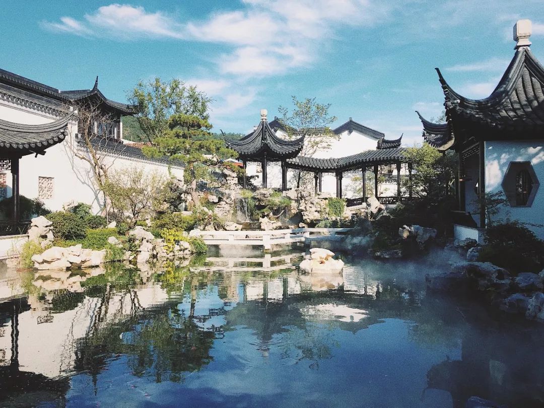 「十堰」在十堰一家小区拍下，这样的外墙第一次见，太牛了