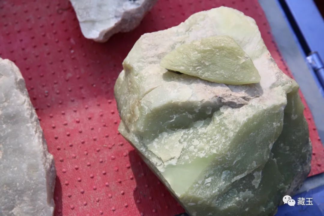 便宜的黄玉有什么猫腻,品相不好的黄玉值多少