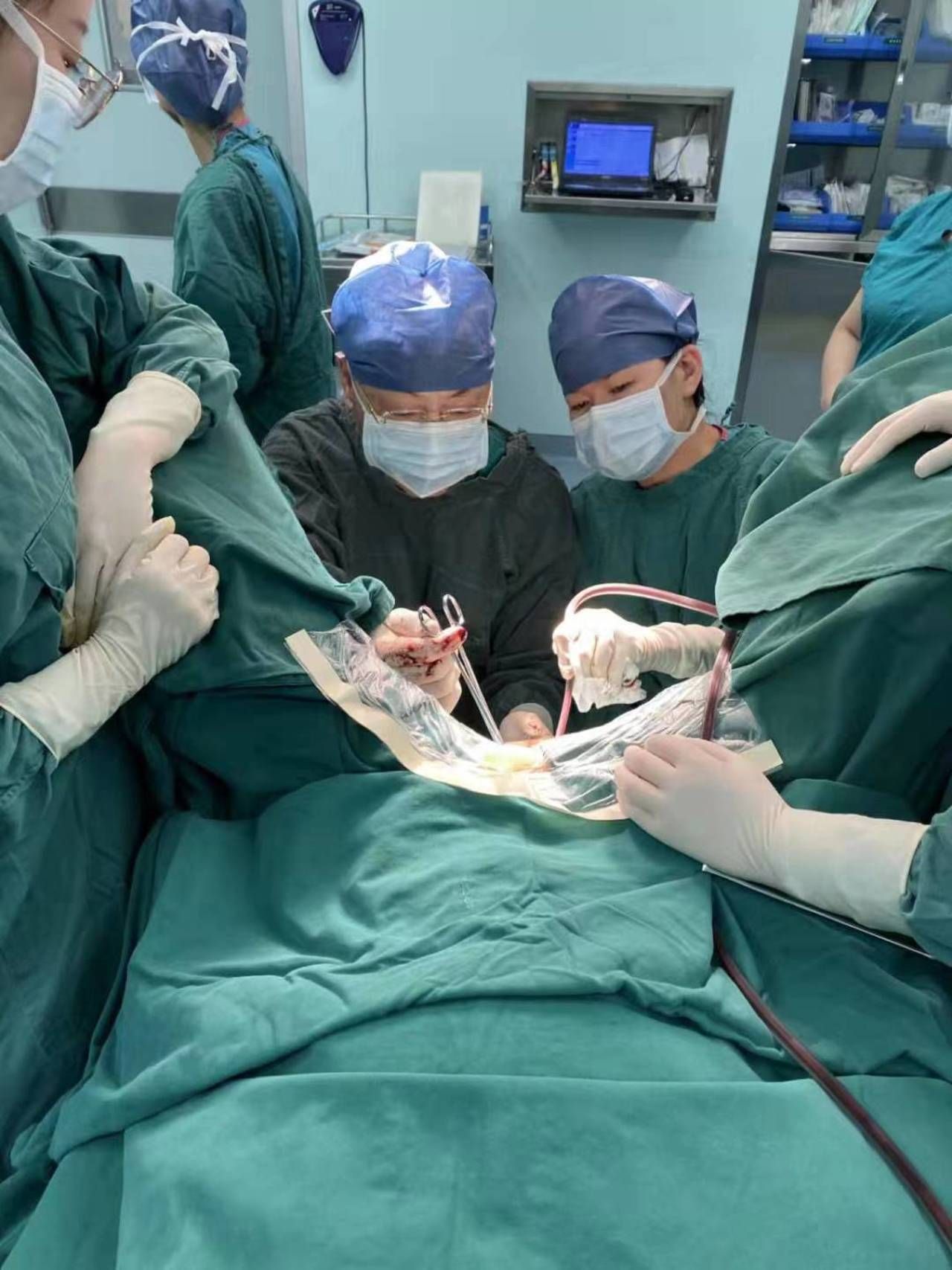 花季少女总喊肚子疼，检查竟是阴道闭锁，经血无法排出！父母自责：是我们的责任