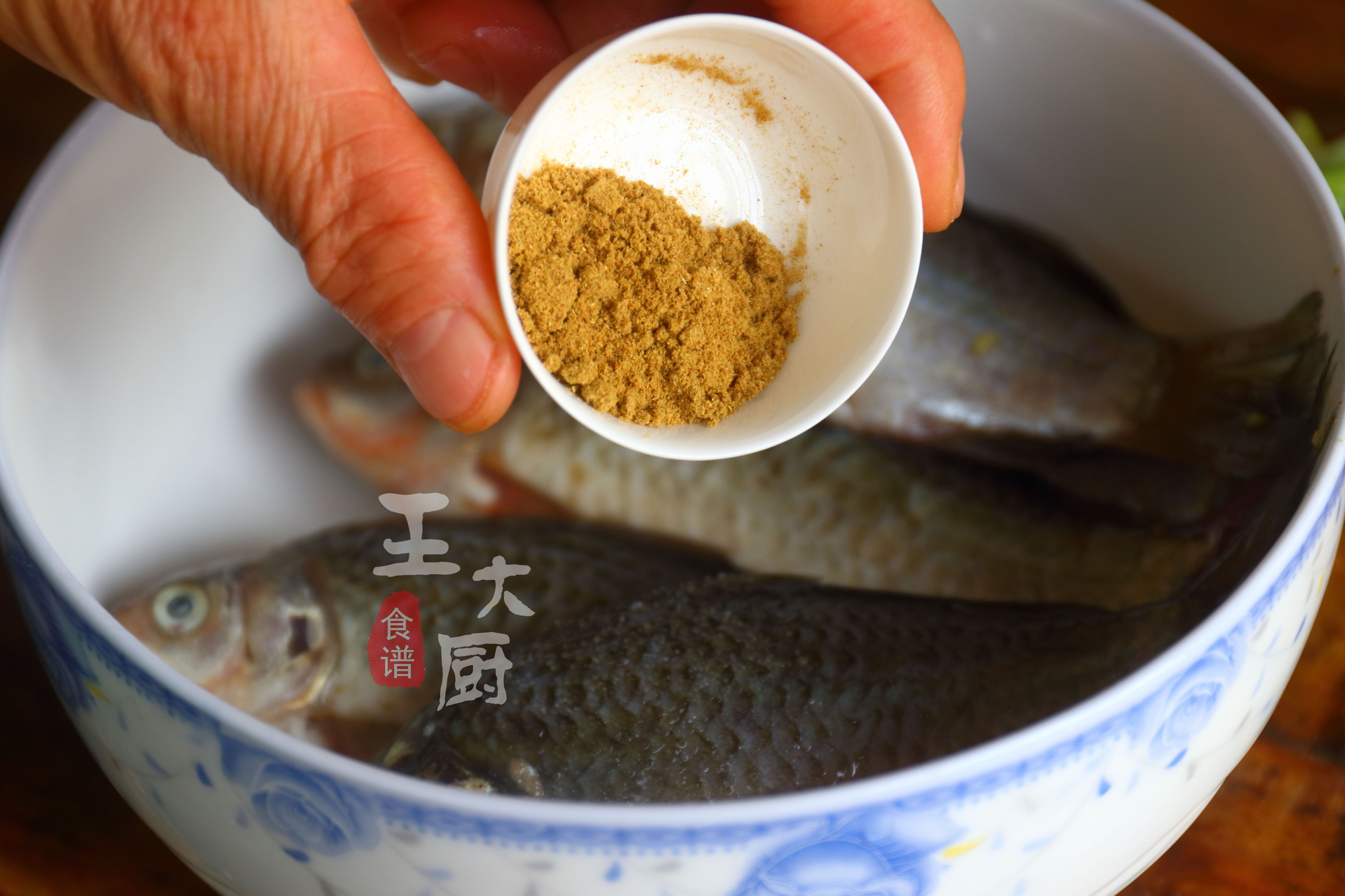 鲫鱼煎碎熬汤的做法,鲫鱼一定要煎才能熬出白汤吗