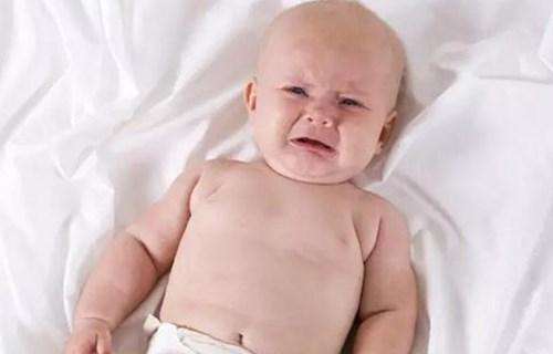 满月的婴儿总是哭闹是什么原因？四种情况，帮助你找到关键之处